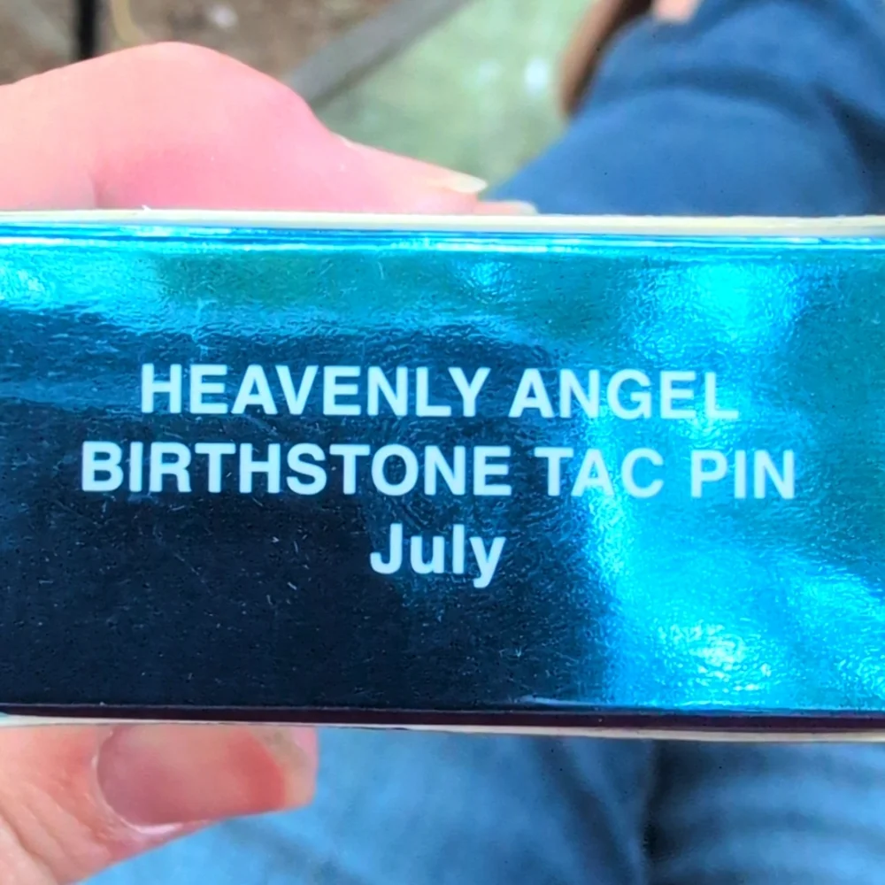 Avon Heavenly Angel Birthstone Tac Pin For July NIB NEW IN BOX 2008 - Picture 3 of 6